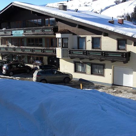 Hotel-Pension Flora ซาลบาคฮินเทอร์เกลมม์ ภายนอก รูปภาพ