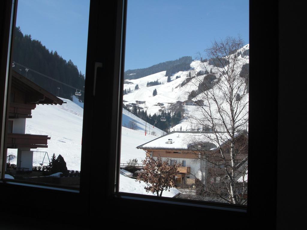 Hotel-Pension Flora ซาลบาคฮินเทอร์เกลมม์ ภายนอก รูปภาพ