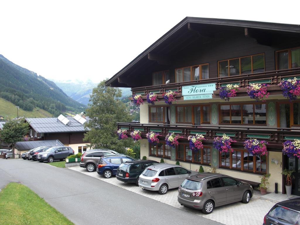 Hotel-Pension Flora ซาลบาคฮินเทอร์เกลมม์ ภายนอก รูปภาพ
