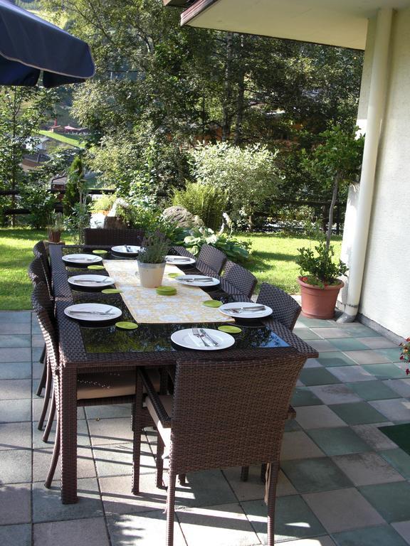 Hotel-Pension Flora ซาลบาคฮินเทอร์เกลมม์ ภายนอก รูปภาพ