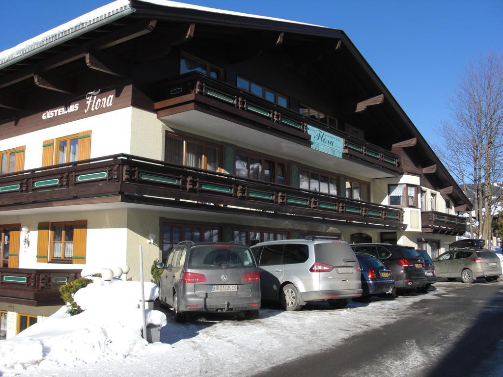 Hotel-Pension Flora ซาลบาคฮินเทอร์เกลมม์ ภายนอก รูปภาพ