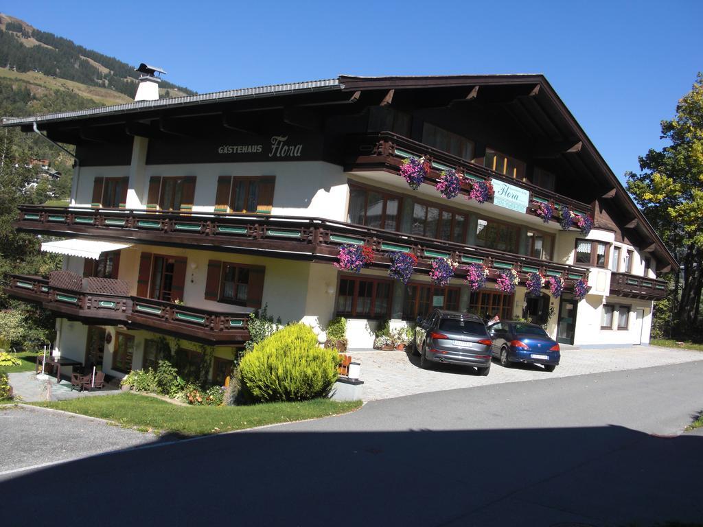 Hotel-Pension Flora ซาลบาคฮินเทอร์เกลมม์ ภายนอก รูปภาพ