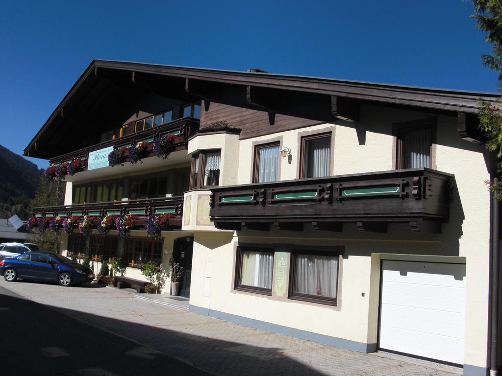 Hotel-Pension Flora ซาลบาคฮินเทอร์เกลมม์ ภายนอก รูปภาพ